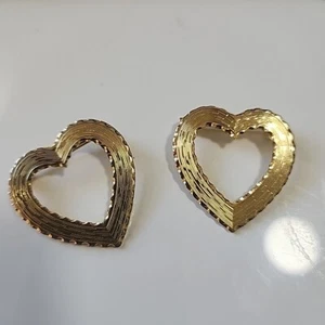 Vintage Textured Gold Tone Heart Brooch - Picture 1 of 12