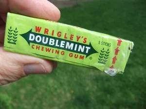 One Vntg Pack of 5 Sticks of Wrigley's Doublemint Chewing Gum Still Sealed - Picture 1 of 6