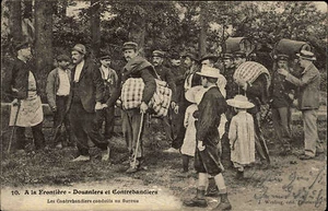 1. WK 1915 Militär Feldpostkarte Grenz-Flüchtlinge Douaniers et Contrebandiers - Picture 1 of 2