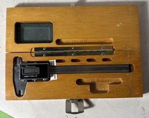 Brown & Sharpe 599-573-9998 case and  calipers DIGIT Cal 2 - Picture 1 of 6