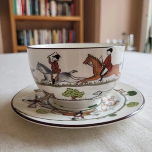 VINTAGE ROYAL CROWN STAFFORDSHIRE HUNT SCENE BOWL & SAUCER WEDGWOOD COALPORT - Picture 1 of 10