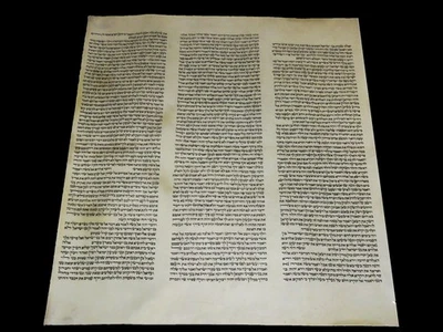 LARGE RARE TORAH BIBLE MANUSCRIPT VELLUM LEAF 150 years old from Italy Exodus. - Image 1 of 4