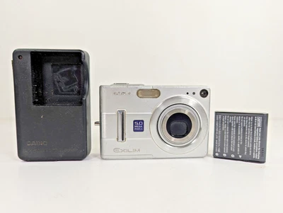 Casio EXILIM EX-Z55 5.0MP Digital Camera Silver - Image 1 of 4