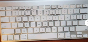 GENUINE Apple Wireless Bluetooth Keyboard A1314. - Picture 1 of 2