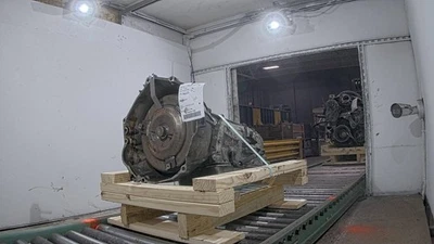 Conjunto de transmisión automática usado se adapta a: Chevrolet Tahoe AT 2016 4x4 5,3 L 6 velocidades Foto 1 de 4