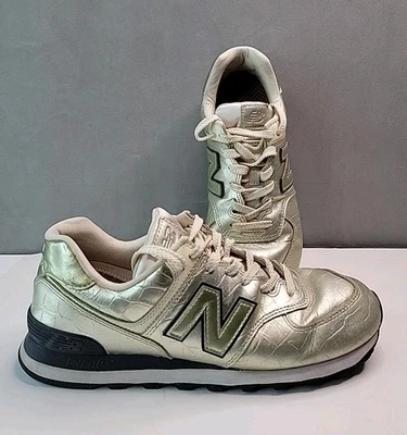 RARO Zapatillas New Balance 574 DORADAS WL574PI2 Para Mujer Talla 10 (B) Con Negro, Usadas en Excelente Condición Foto 1 de 4