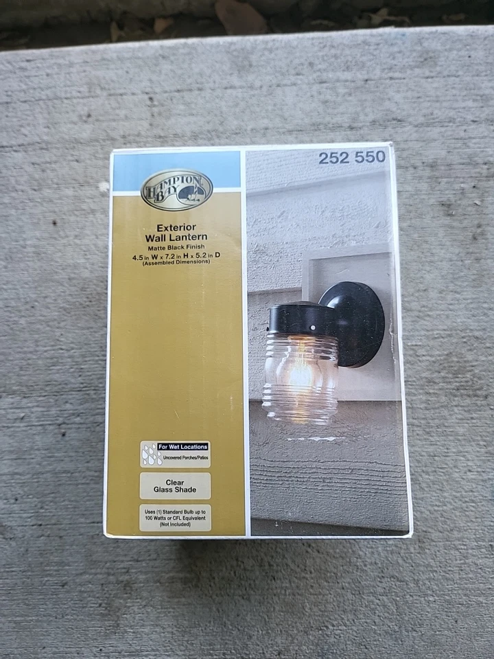 Lanterna de parede externa Hampton Bay 252 550 nova na caixa - Imagem 1 de 1