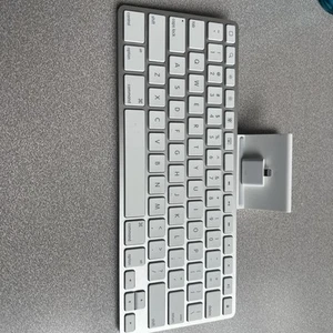 🔥 Apple Keyboard Dock A1359 30 Pin Connector iPad iPhone 🔥 - Bild 1 von 7