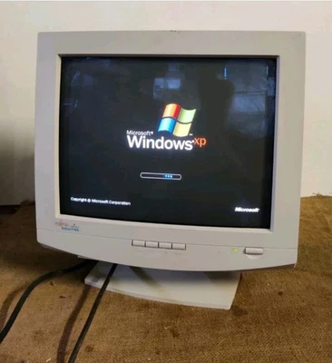 Fujitsu Monitor CRT Computer Vintage Monitor a COLORI -  VGA X Ibm,olivetti... - Immagine 1 di 4