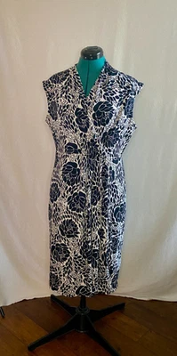 Vestido vaina Charter Club cuello en V floral blanco y negro. Talla XL. Foto 1 de 3