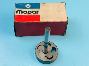 Dodge Chrysler 1960-1969 6 Cyl Mopar Oil Pump Shaft & Rotor 2084415 Genuine NOS - Picture 1 of 3