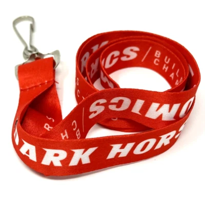 Cordón con logotipo de tela roja Dark Horse Comics construye personajes usado Foto 1 de 4