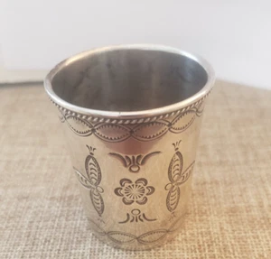 Antigua taza de vino grabada hecha a mano en plata de ley - Imagen 1 de 5