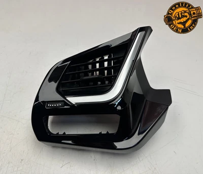 BMW Z4 G29 2019-2025 tablero izquierdo (lado del conductor) rejilla de ventilación de aire exterior fabricante de equipos originales 8 millas Foto 1 de 4