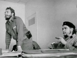 PÓSTER BRILLANTE CHE GUEVARA & FIDEL CASTRO FOTO BANDERA IMPRESIÓN CUBANO 6256 - Imagen 1 de 1
