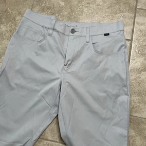 Travis Mathew Open To Close Pants Mens 34x31 Beige Lightweight Stretch - Picture 1 of 11