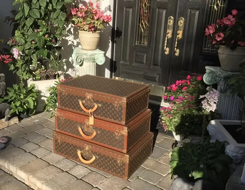 LOUIS VUITTON 3 PC TRUNK SUITCASE TRAVEL SET W/INSERTS, 1 ORIG KEY  LARGEST CASE Cover