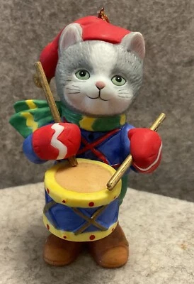 "Adorno de baterista gato/gatito 1994 aC (coleccionables de Bronson) 3"" hecho en Sri Lanka" Foto 1 de 4