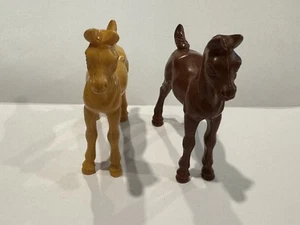 Two Vintage Hartland Plastics 6" Brown/Tan Thoroughbred Arabian foals 1970's - Picture 1 of 5