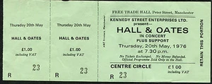 Entrada de concierto Hall & Oates 1976 sin usar Manchester Reino Unido más grande que los dos de nosotros - Imagen 1 de 1