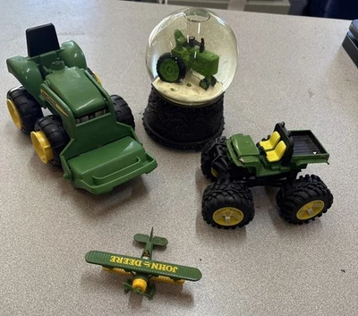 John Deere Lot Die cast Airplane & Ertl Tractor ++ - Image 1 of 4