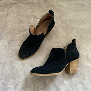 Jeffrey Campbell Women 7 Booties Rosalee Black Suede Ankle Boots Block Heel GUC - Picture 1 of 21
