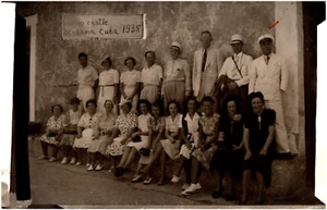 American Tourist Group Photo at Morro Castle Havana Cuba 1938 RPPC Postcard - Picture 1 of 2