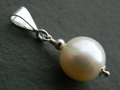 Large Ivory White Banded Baroque Freshwater Pearl & 925 Sterling Silver Pendant - Image 1 of 4