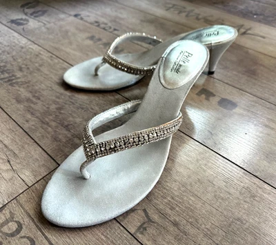 Sandalias de Tanga Pelle Moda Talla 8 1/2M Metálicas Plateadas-Ligeras Usadas Foto 1 de 4