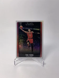 Baloncesto Trae Young Studio Atlanta Hawks 2018-19 Panini Chronicles RC #298 - Imagen 1 de 2