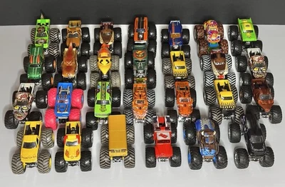 Hot Wheels SML Monster Jam Big Wheel Lote Mixto de 27 Camiones de Juguete Diecast 1:64 Foto 1 de 4