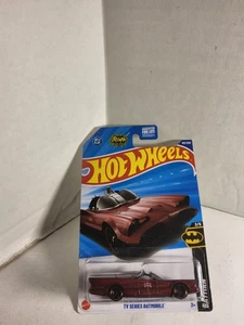 2025 Hot Wheels Batman 3/5 - SERIE TV BATMOBILE - ROSSO - 103/250 - HYY05 - Foto 1 di 12
