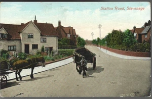 VERY NICE RARE OLD POSTCARD - STATION ROAD - STEVENAGE - HERTFORDSHIRE 1909 - Picture 1 of 2
