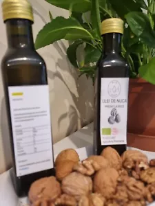 Cold Pressed Walnut Oil - Picture 1 of 3