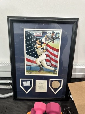 NY Yankees Derek Jeter Juego Usado Bate y Jersey Exhibición Enmarcada Edición Limitada Foto 1 de 3