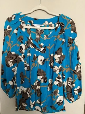 Diane Von Furstenberg DVF 100% 真丝 Cahil 印花 Mod 亚洲褶饰衬衫 V 领 4 — 第 1/4 张图片