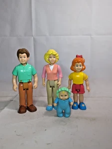 De Colección Little Tikes Casa de Muñecas Gran Mansión Familia Conjunto De 4 Papá Mamá Hermana Bebé B1 - Imagen 1 de 9