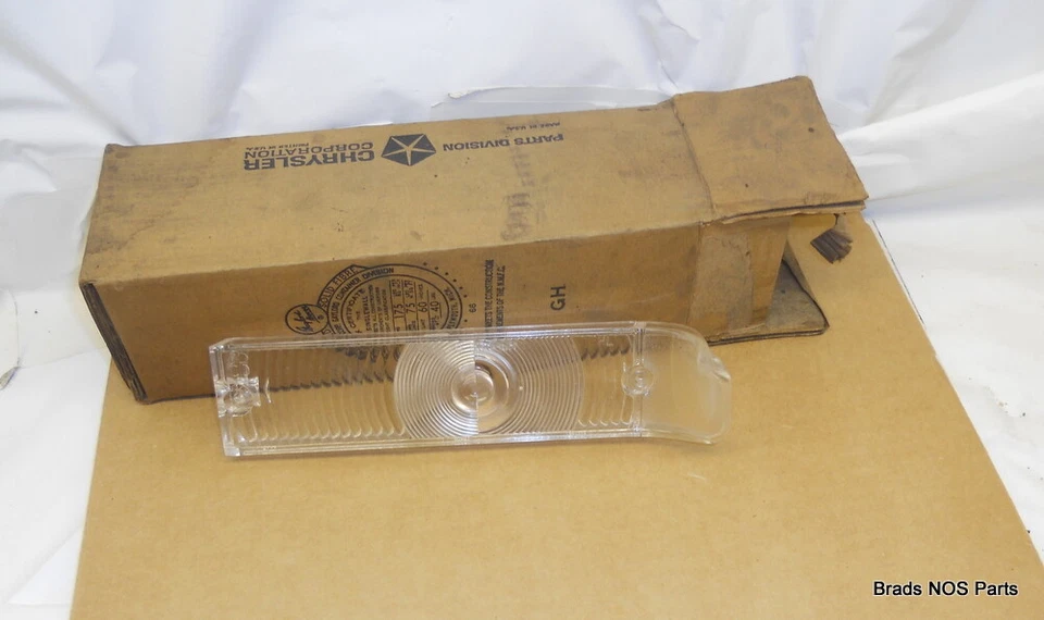 NOS MoPar 1966 Chrysler Newport New Yorker FRONT LH PARK LENSE   pn 2585199 - Image 1 of 1
