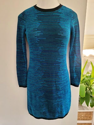 Vestido para mujer Michael Kors a rayas manga larga talla mediana precio de venta sugerido por el fabricante $150 Foto 1 de 4