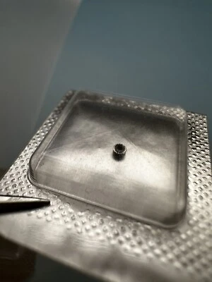 Breguet Genuine  Alarm setting pinion  1240.34.124 519F - Imagem 1 de 3