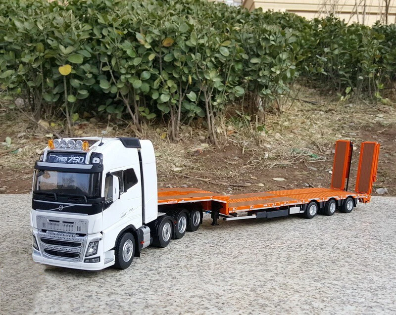 For VOLVO FH16 8*4 tractor white tractor plus orange flatbed truck 1/32 Model - Image 1 of 1