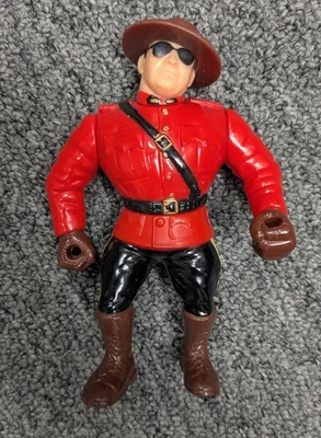 Figura de acción Hasbro WWF The Mountie 1993 serie 5 WWE Pro Wrestling años 90 Foto 1 de 4