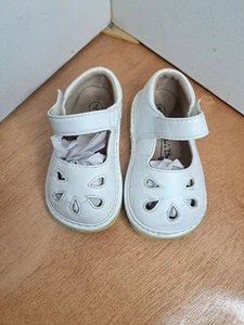 Little Mae’s Boutique Mary Jane Squeaky White Sandals Girls' Shoes Sz 4 - Picture 1 of 5
