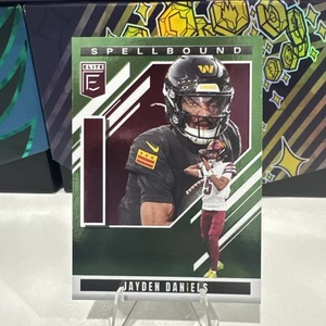 Donruss Elite 2025 - Jayden Daniels - Hechizado 'I' verde #11 - comandantes  - Imagen 1 de 2