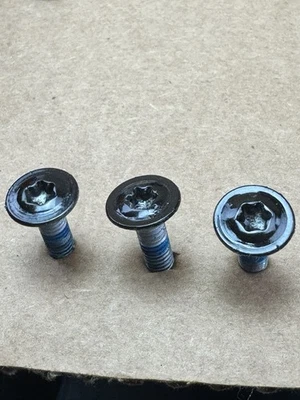 2009-2015 Nissan Versa Atuador de Porta Trava Parafusos Conjunto de 3 Ferragens Preto - Imagem 1 de 4