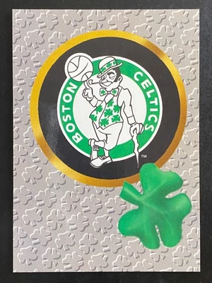Tarjeta de baloncesto Skybox #392 1994-95 NBA Hoops Boston Celtics Team Logo Foto 1 de 2