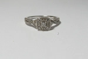 SOLID 10K WHITE GOLD RING W / .32 CTS ROUND BRILLIANT NATURAL DIAMONDS - Picture 1 of 4