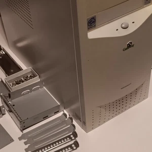 Windows 98 Gateway PC Computer Case and Brackets and Screws for parts - Picture 1 of 21