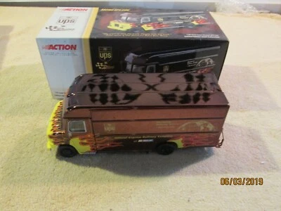 DALE JARRETT #88 2001 UPS FLAME VAN UPS NASCAR TRUCK CHROME RCCA ACTION 1:32  - Image 1 of 4