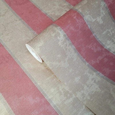 Полосатые обои бордовый красный бронзовый золотой металлический искусственная изношенная ткань полоски  - Изображение 1 из 4